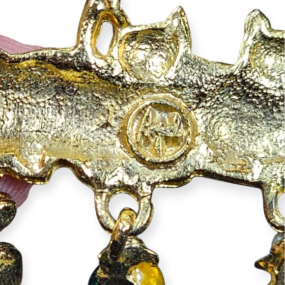 Vintage ANGEL Signed Multi Color Enamel Kitty Cat Kitten Brooch w/Toy Dangles - Picture 10 of 11